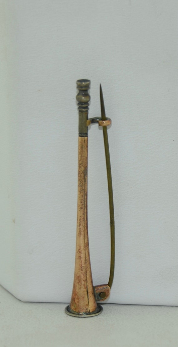 Victorian 9 Karat Rose Gold French Horn Brooch Pin
