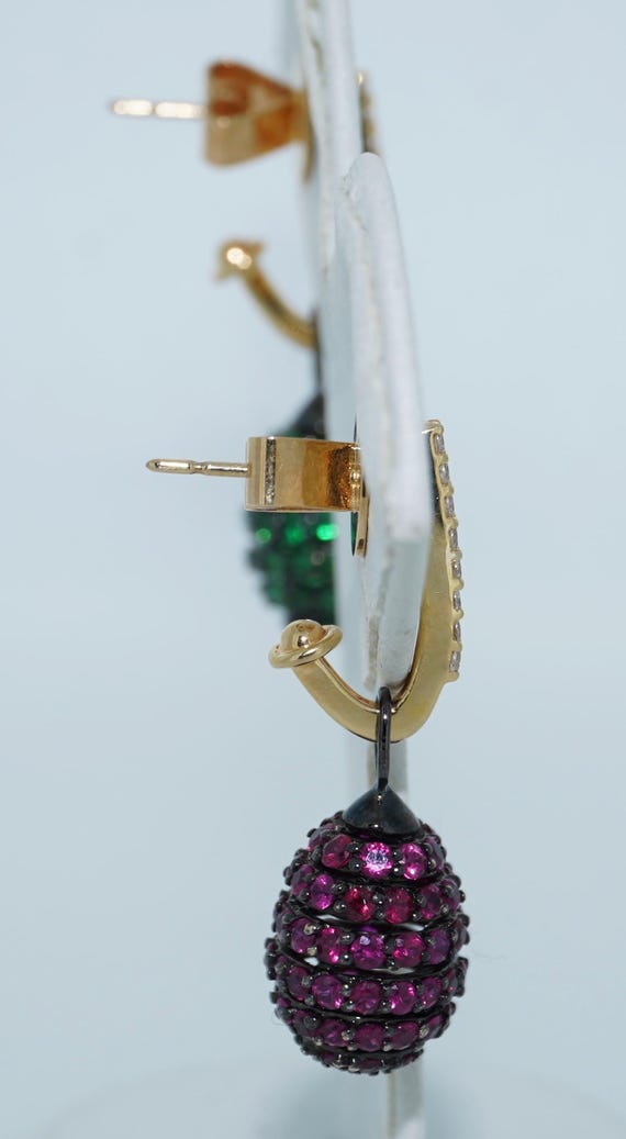 18K Emerald & Ruby Dangle Drop Earrings - image 5