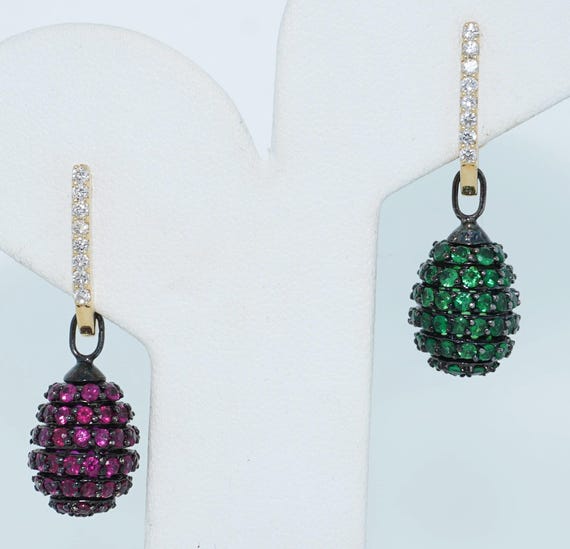 18K Emerald & Ruby Dangle Drop Earrings - image 6