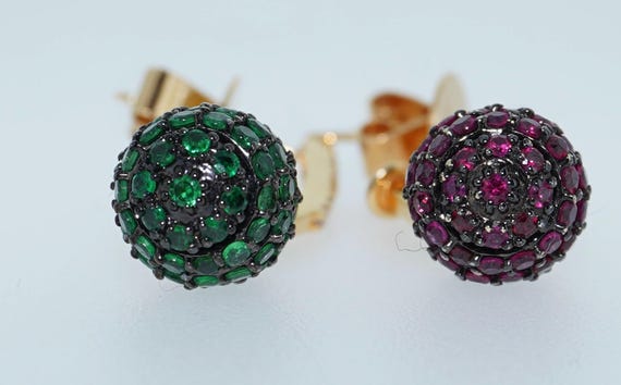 18K Emerald & Ruby Dangle Drop Earrings - image 9