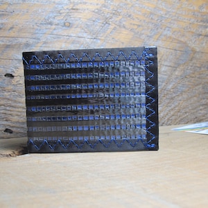 Cartera plegable minimalista de fibra de carbono negra / azul - Fabricada en EE. UU. - Vegana