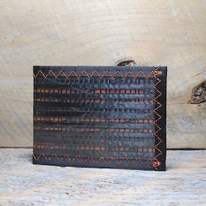 Cartera plegable de fibra de carbono para identificación - Fabricada en EE. UU. - Vegana - Negra/Naranja