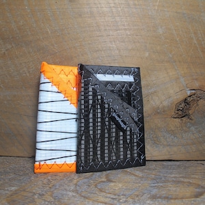 Cartera con bloqueo RFID para tarjetas de identificación - Fabricada en EE. UU. - Vegana - Hecha a medida, duradera - Negra/Gris o Blanca/Naranja
