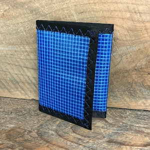 Cartera de identificación triple de fibra de carbono sin velcro - Fabricada en EE. UU. - Azul/Negro