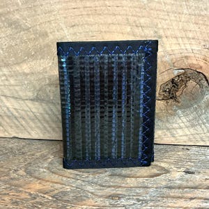 Cartera de identificación triple de fibra de carbono - Fabricada en EE. UU. - Fibra de carbono negra/azul VEGANA - Diseñada para durar