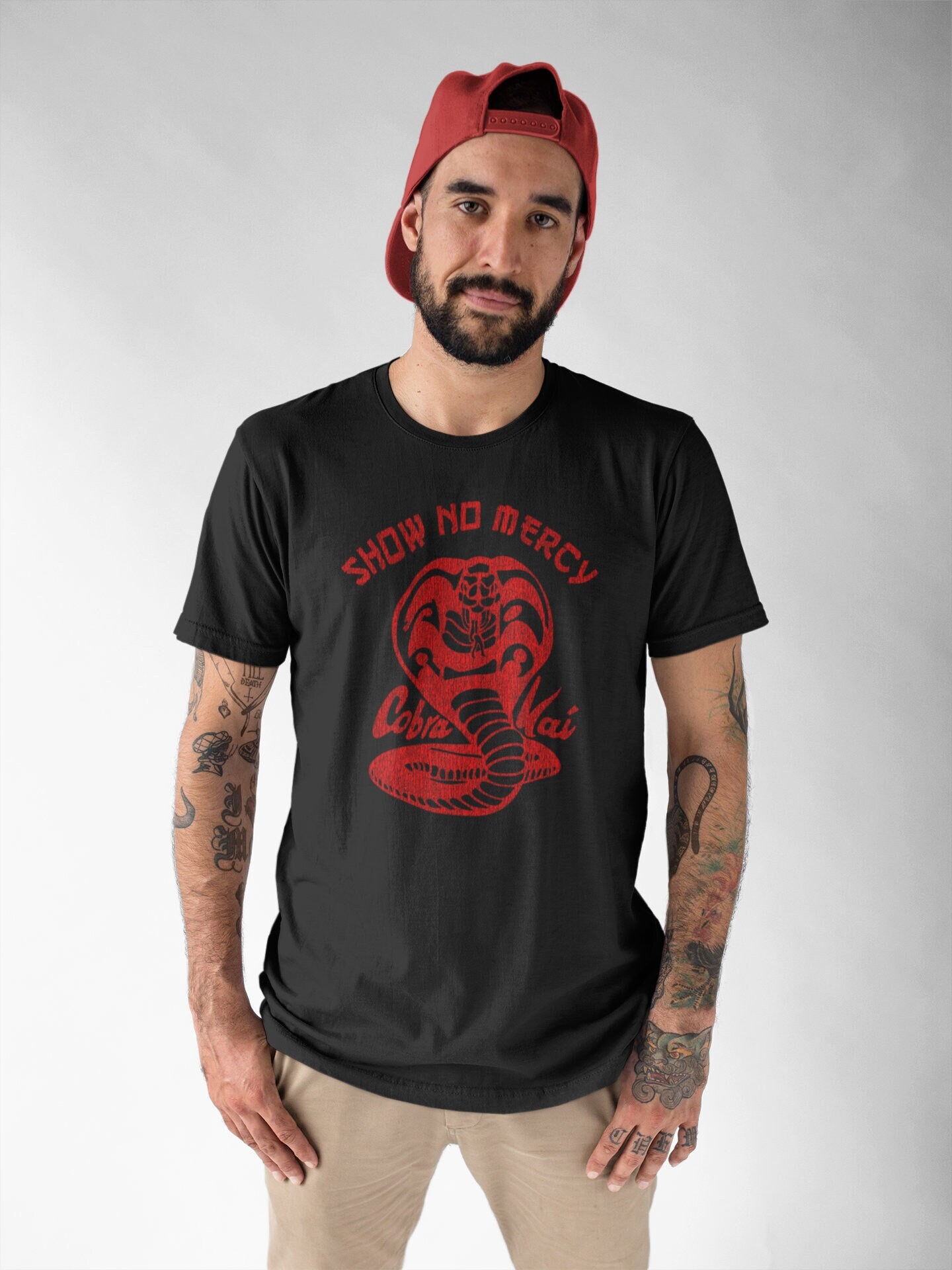 Discover Maglietta T-Shirt Cobra Kai Uomo Donna Bambini Show No Mercy - Team Karate Outfit Series Show Halloween