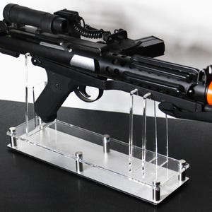 Présentoir haut de gamme pour blaster E-11 - Acrylique de qualité muséale, Stormtrooper