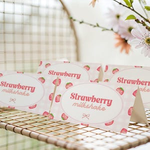 Cartes tente-cartes d'anniversaire de petits fruits, 1er anniversaire, étiquettes d'aliments d'anniversaire aux fraises, thème d'anniversaire de petits fruits, modèle numérique imprimable