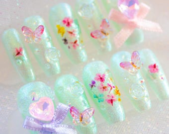 Uñas postizas Forest Fairy / Uñas florales verdes brillantes inspiradas en la naturaleza, estética Fairycore, etéreas y caprichosas.