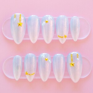 Dusk Press On Nails | Ensemble de faux ongles réutilisables à effet dégradé pailleté bleu ciel irisé ombré