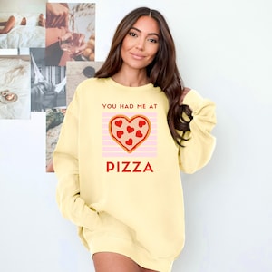 Valentine&#39;s Day You Had Me at Pizza Sweatshirt, Cozy Crewneck, Perfect for Pizza Lovers, Great for V-Day, Foodie Gift Idea, Love