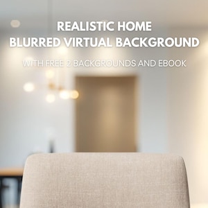 以下が含まれることがあります： 手前に椅子があるリビングルームのぼやけた画像です。部屋は白壁と大きな窓のあるモダンなデザインです。椅子は薄いベージュの生地で覆われています。