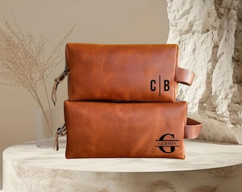 Personalized Leather Toiletry Bag, Leather Dopp Kit Bag, Christmas Gift for Dad Him, Groomsmen Gift Men&#39;s Leather Toiletry Bag Gift for Him