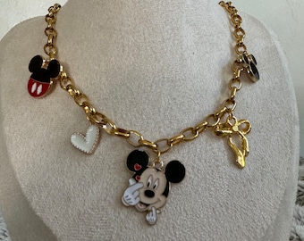 Collar con dijes de Disney