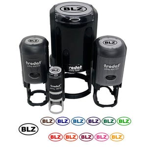 Könnte beinhalten: Eine Sammlung schwarzer Selbstfärbestempel mit den Buchstaben "BLZ" in Weiß. Die Stempel sind in verschiedenen Größen erhältlich, mit dem Markennamen "trodat" sichtbar. Mehrere Farbvarianten des "BLZ"-Logos werden ebenfalls angezeigt.
