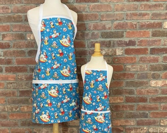 Rocket Rascals Mommy and Me Aprons - Delantal para adultos combinado con delantal para niños pequeños, niños o preadolescentes para un conjunto a juego - Reversible