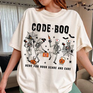Kod Boo tutaj dla Twojego Halloween PNG z przerażającym i troskliwym materiałem, Upiorna pielęgniarka do pobrania w wersji cyfrowej, Urocza grafika na Halloween
