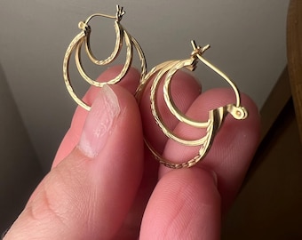 VINTAGE  10K Yellow Gold Triple Hoop Earrings – Diamond-Cut Detail