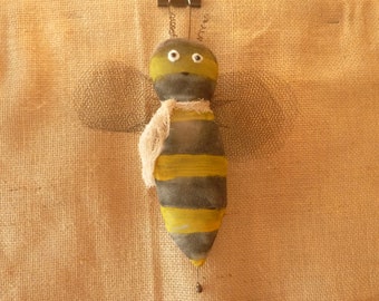 PRIMITIVE BUMBLE BEE-Doll-Hanger-Summer-Spring