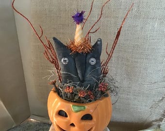 PRIMITIVE CAT in CERAMIC Pumpkin-Folkart-Halloween/Fall Decor-Shelfsitter