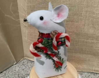 PRIMITIVE CHRISTMAS MOUSE-Shelf Sitter-Candy Canes-Farm House Decor-Folk Art -Gift