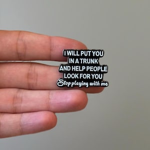 Pin esmaltado divertido, Te meteré en un maletero, Regalo humorístico para amigos, Insignia sarcástica, Pin y cordón para mochila