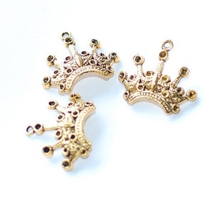 Gold Crown charm image 1