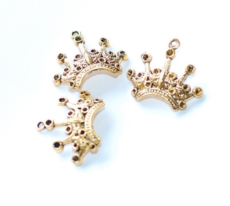 Gold Crown charm image 1