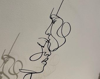 Minimalist Line Art Sculpture – Abstract Kiss Décor for Valentine’s Day