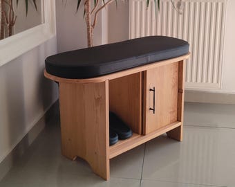 Banco de entrada de estilo mediados de siglo, con espacio para guardar zapatos, de madera maciza de pino.
