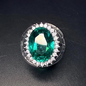 Emerald Oval Ring 22CT. Ring.
