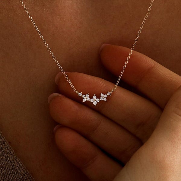 Collar minimalista de flores, collar triple de plata de ley con colgante floral, regalo para damas de honor, regalo de cumpleaños, regalo del Día de la Madre.