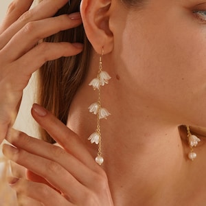 Romantic Flowers Earrings for Wedding, Bridal White Floral Drop Earrings with Pearl, Bridal Pearl Earrings, Bridesmaid Gifts for Mom