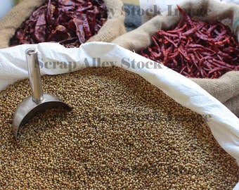 Stock Image - Singapour - Céréales et piment dans un sac - Marché