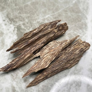 Vietnam Agarwood Oud 7gram Aromatic Agarwood chips, oud chips, oud oil - natural chips - sweet when heating on charcoal - Free shipping