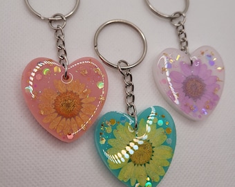 Flower keychains, floral keychains, spring keychains, floral resin keychain, daily keychains, girly keychains, preserved flower keychains