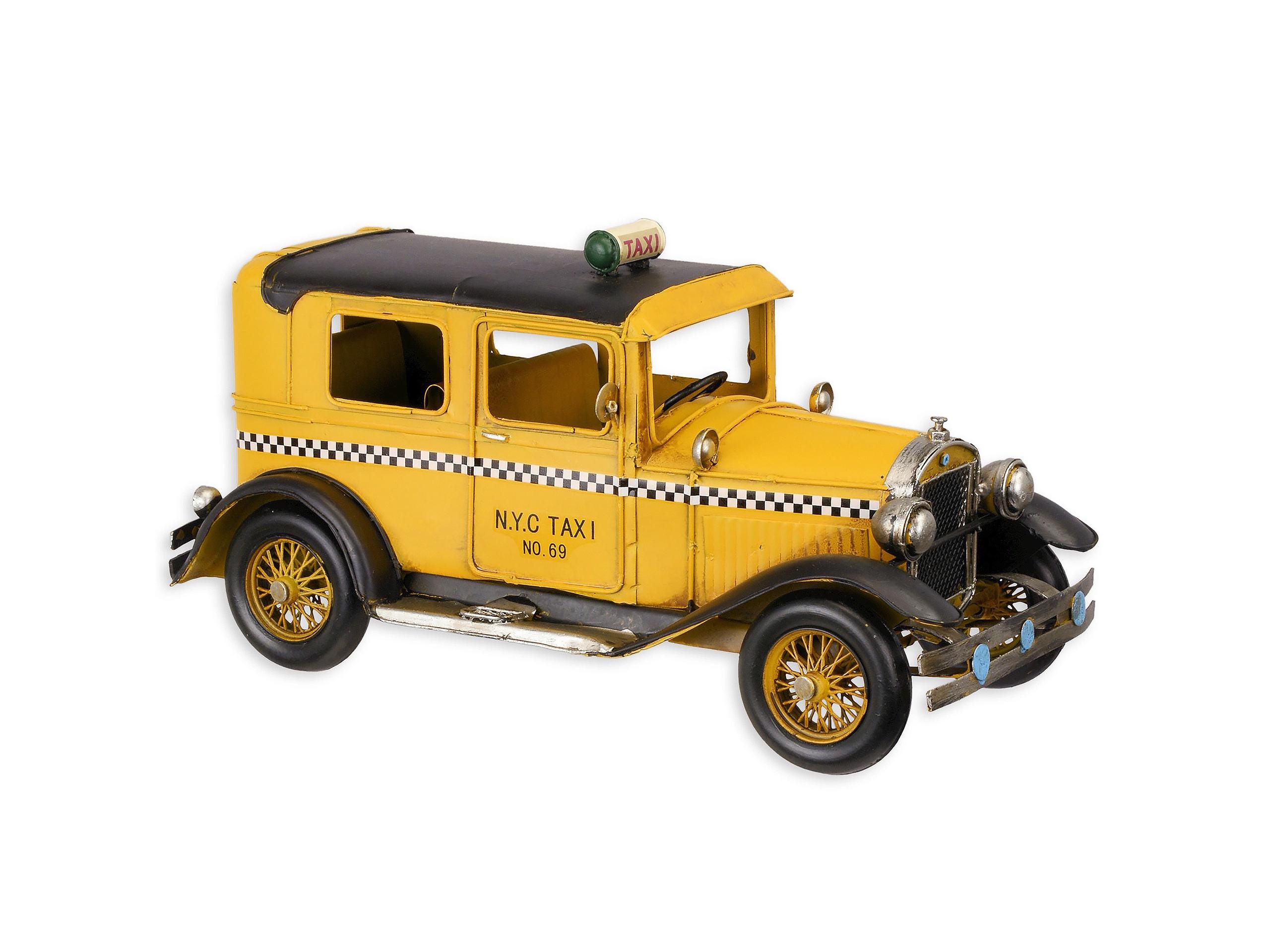 USA New York Taxi Metal Model, NYC Yellow Taxi American Cab, Oldtimer Car Model Toy Car Miniature Desktop Ornament Gift Idea for Taxi Driver