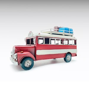 Autobús antiguo de metal, modelo de coche clásico, autobús escolar vintage, modelo a escala, regalo para conductor de autobús de pasajeros, artículo coleccionable, decoración estética para habitación.