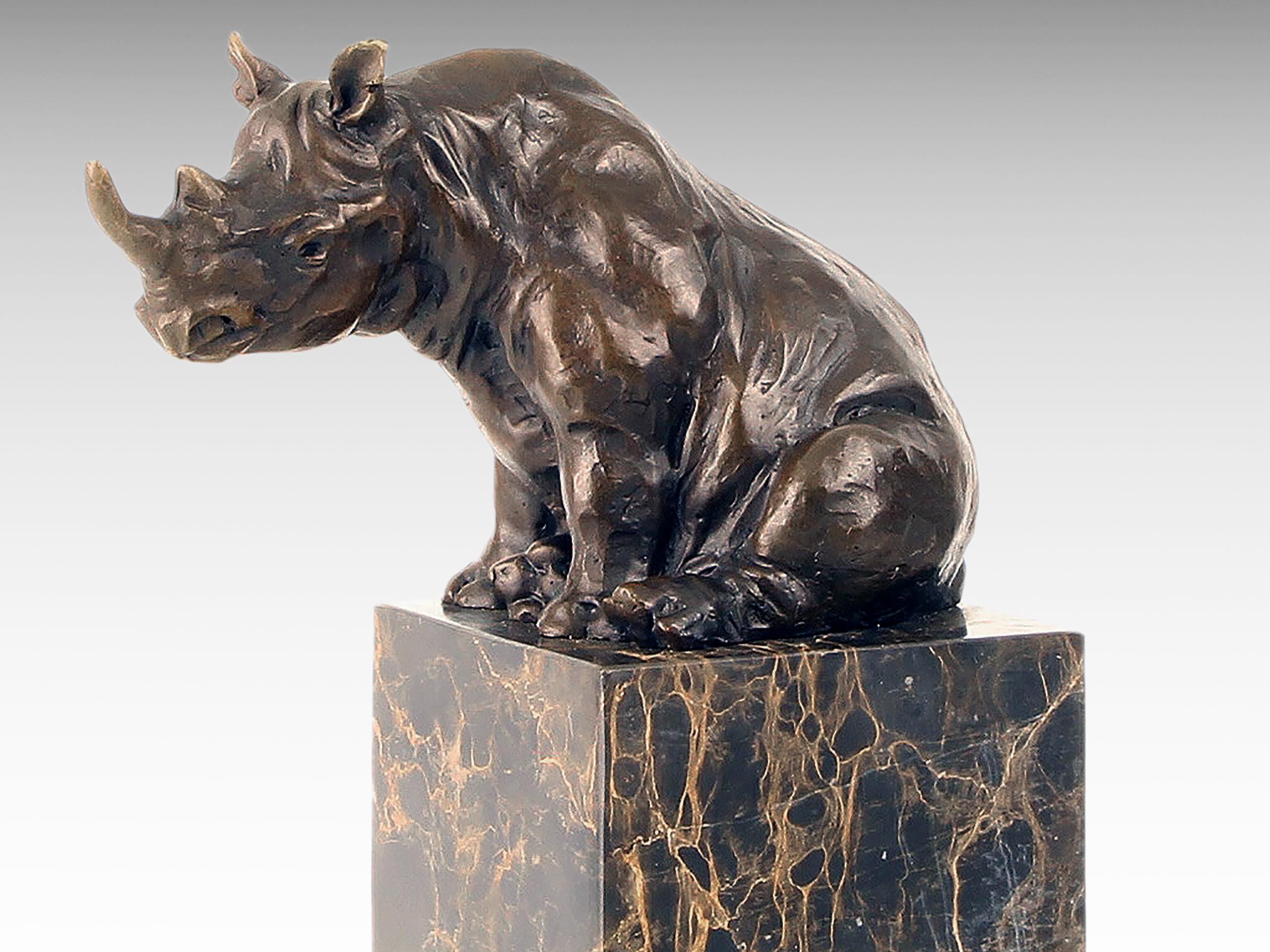 ブロンズ彫刻 象 ブロンズサイ彫刻アート、大理石の台座に座るサイブロンズ像