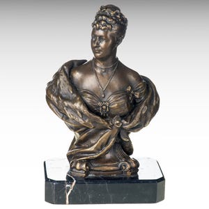 Bronze Sculpture of Augusta Victoria Bust on Marble Base, German Empress Bust Metal Sculpture Art Interior Design Home Decor Bronze Statue