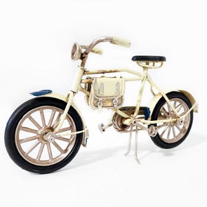 Vintage Bicycle Metal Model Bike Ornament, Bicycle Miniature Metal Sculpture Old Vintage Toy, White Bike Sculpture Art Replica Desk Figurine