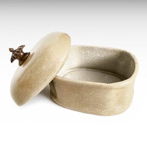 Portagioie vintage in ceramica con ornamenti in bronzo, scatola con coperchio in porcellana, regalo di inaugurazione della casa, decorazione per il trucco, decorazione per la stanza