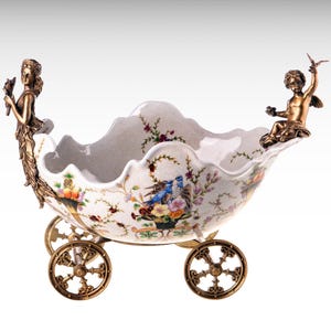 Grand bol carrosse en bronze et porcelaine sur roues avec figurine chérubin ange nymphe, centre de table décoration Art nouveau cadeau de pendaison de crémaillère