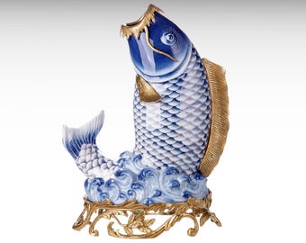 Grote op brons gemonteerde koivisvormige keramische vaas, porseleinen bloemenvaas Aziatische Japanse kunst gelukssymbool Oosterse sculptuur bloempot