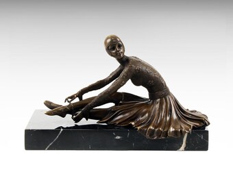 デメトル・チパルス・レ・ガールズ ブロンズ像: アールデコ様式