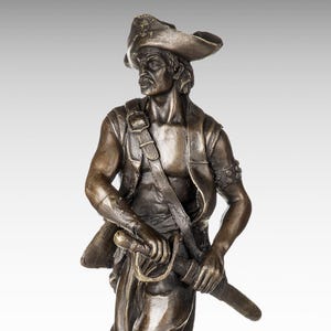 Bronzeskulptur eines Piraten auf Marmorsockel, karibischer Corsair Luxus Bronzestatue, Metallskulptur Kunst Nautisches Dekor Geburtstagsgeschenk für Ihn