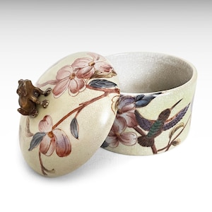 Portagioie in ceramica con decorazione a forma di rana in bronzo, portagioie vintage in porcellana con coperchio a forma di colibrì floreale, piccolo regalo per la casa
