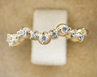 Delicate Cluster Ring in 14K Gold, White Gold or Rose Gold promise ring - Dainty Stacking Ring - Trove