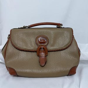 Bolso bandolera vintage Dooney & Bourke de piel con asa superior y diseño de guijarros, sin correas, color verde