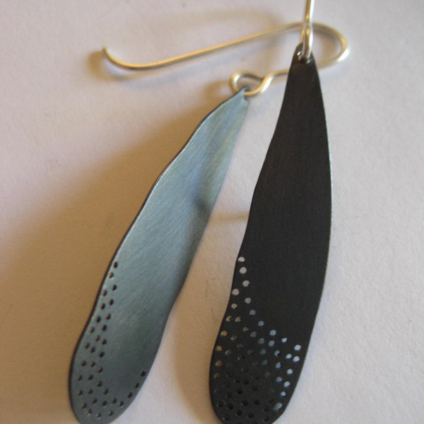 Leaf  shadow earrings (Oxidized black)